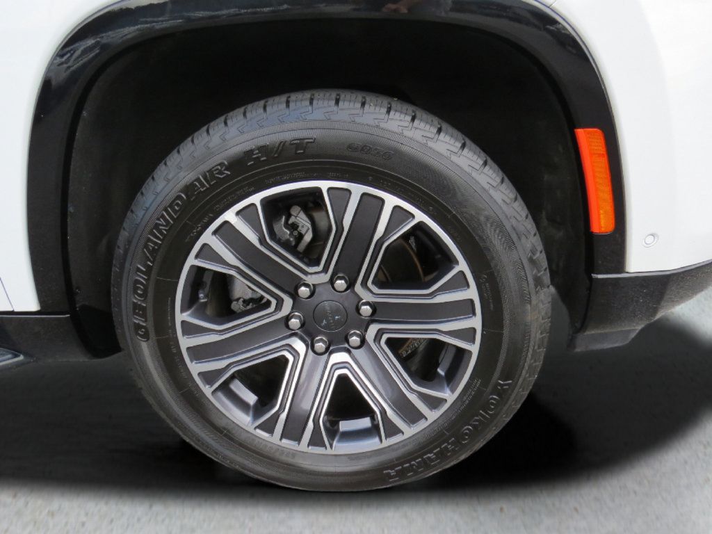 Used 2024 Jeep Wagoneer Series II w/ Flexible Seating Group RWD image 10