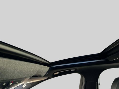 Used 2017 Mercedes-Benz E 300 4MATIC image 32