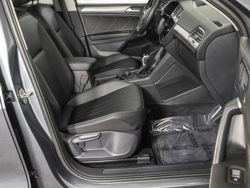 Used 2024 Volkswagen Tiguan SE image 42