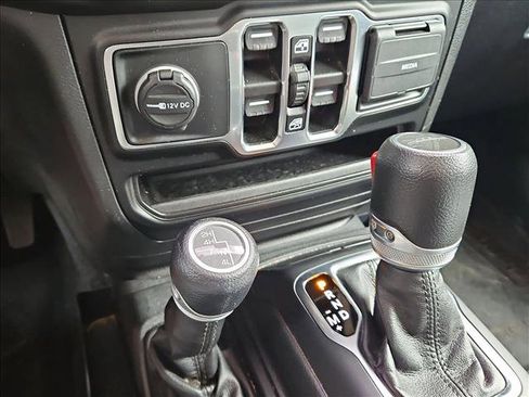 Used 2021 Jeep Gladiator Sport image 12