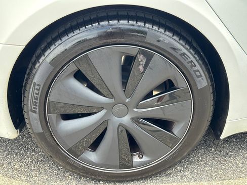 Used 2022 Tesla Model S AWD/4WD image 17