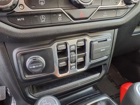 Used 2025 Jeep Wrangler Sport S image 8