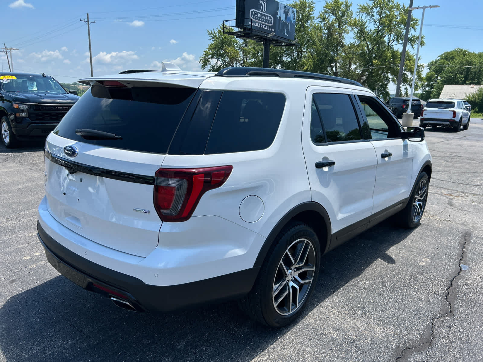 Used 2016 Ford Explorer Sport w/ Equipment Group 401A AWD/4WD image 5