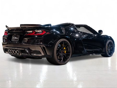 Used 2025 Chevrolet Corvette Z06 w/ Stealth Interior Trim Package RWD image 5