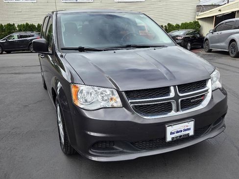 Used 2018 Dodge Grand Caravan SE w/ UConnect Hands-Free Group FWD image 4