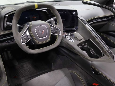 Used 2023 Chevrolet Corvette Stingray Premium Conv w/ Z51 Performance Package RWD image 4