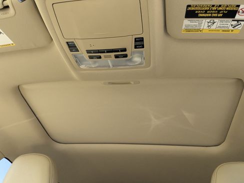 Used 2018 Toyota Highlander XLE w/ Carpet Mat Package (TMS) FWD image 13