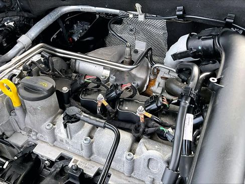 Used 2019 Volkswagen Golf S image 32