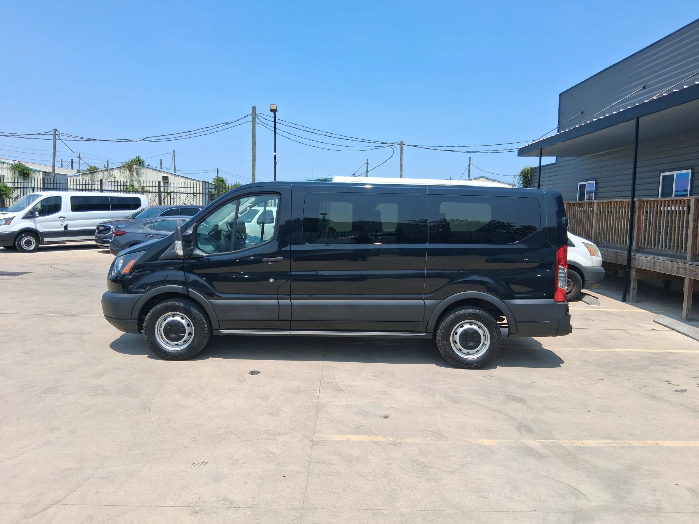Used 2019 Ford Transit 150 XL RWD image 3