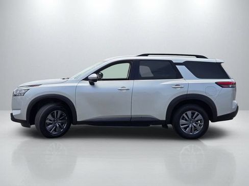 Used 2024 Nissan Pathfinder SV FWD image 7