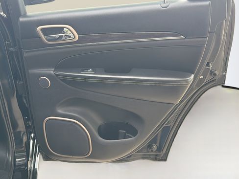 Used 2017 Jeep Grand Cherokee Overland w/ Jeep Active Safety Group image 33