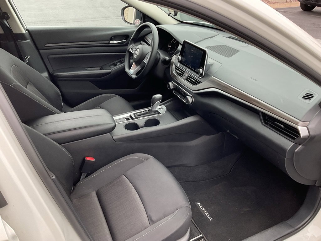 Used 2025 Nissan Altima 2.5 SV AWD/4WD image 18