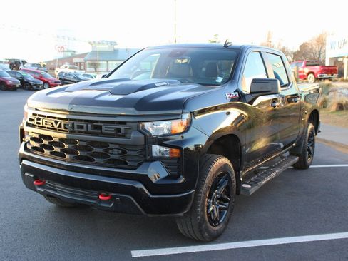 Used 2024 Chevrolet Silverado 1500 Custom Trail Boss AWD/4WD image 4