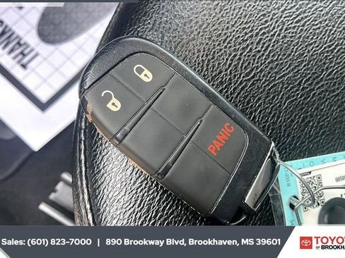 Used 2024 Jeep Compass Latitude image 9