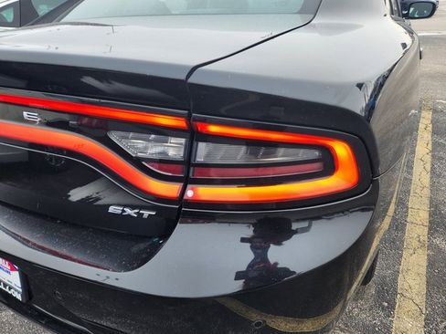 Used 2018 Dodge Charger SXT image 5