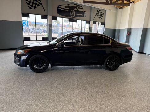 Used 2011 Honda Accord LX-P image 4