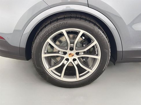 Certified 2026 Porsche Cayenne AWD/4WD image 13