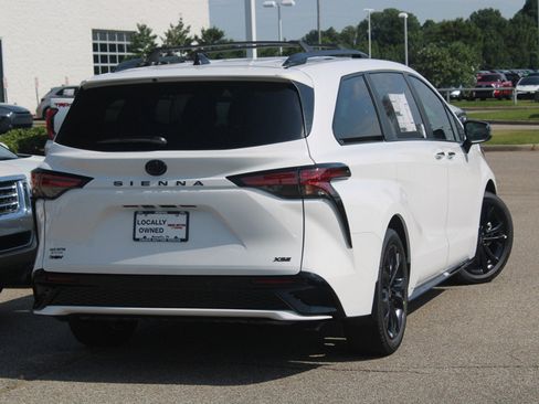 Used 2026 Toyota Sienna XSE FWD image 12