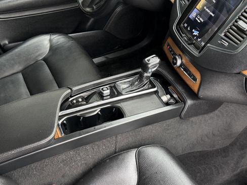 Used 2022 Volvo XC90 T6 Momentum w/ Climate Package image 53