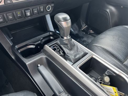 Used 2021 Toyota Tacoma Limited AWD/4WD image 22