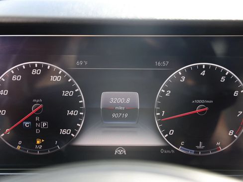 Used 2018 Mercedes-Benz E 300 4MATIC image 17