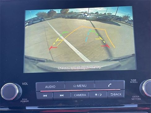 Used 2024 Nissan Frontier SV image 17