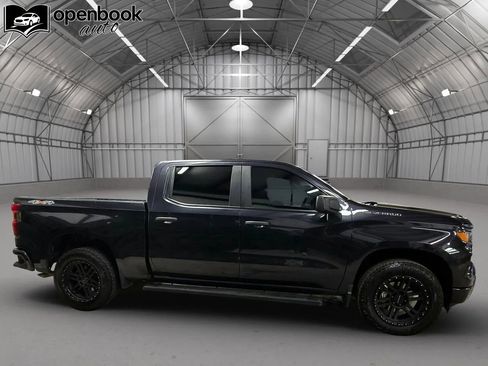 Used 2023 Chevrolet Silverado 1500 Custom AWD/4WD image 4