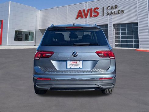 Used 2024 Volkswagen Tiguan SE image 5
