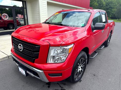 Used 2021 Nissan Titan SV w/ Accessory Utility Package image 2