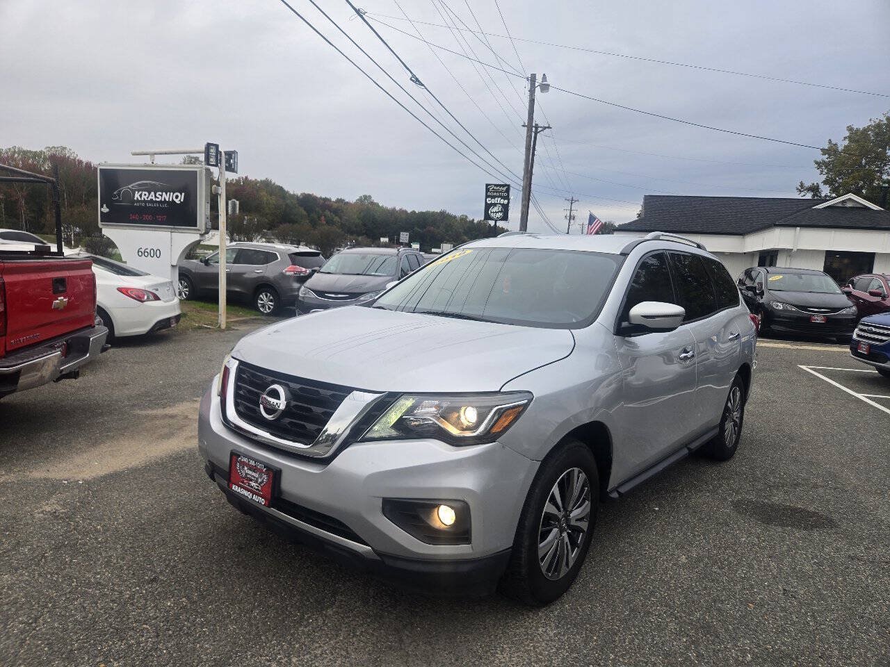 Used 2018 Nissan Pathfinder SV w/ SV Tech Package AWD/4WD image 1