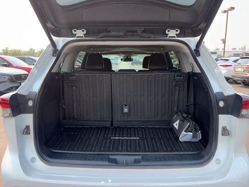 Used 2024 Toyota Highlander Limited AWD/4WD image 14