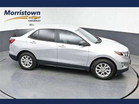 Used 2021 Chevrolet Equinox LS w/ LS Convenience Package image 4