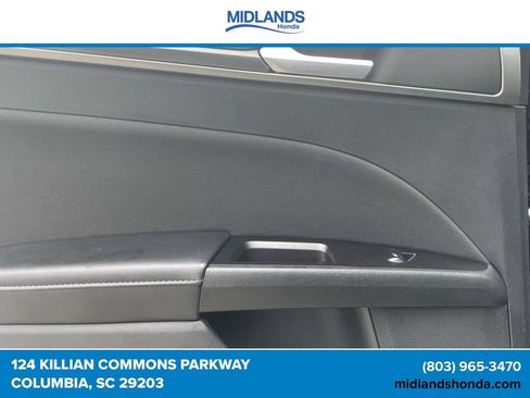 Used 2017 Ford Fusion SE w/ Equipment Group 201A FWD image 12