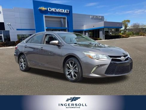 Used 2017 Toyota Camry XLE FWD image 1