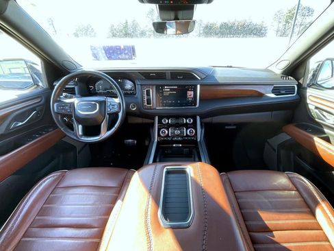 Used 2023 GMC Yukon Denali Ultimate image 15