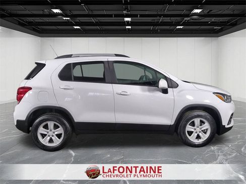 Certified 2022 Chevrolet Trax LT w/ LT Convenience Package image 9
