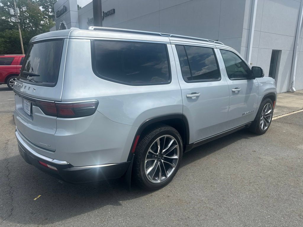 Used 2022 Jeep Wagoneer Series III w/ Premium Group I AWD/4WD image 4