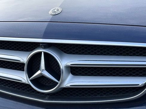 Used 2019 Mercedes-Benz E 300 4MATIC image 4