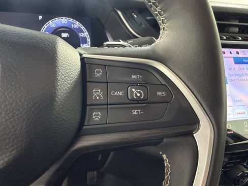 Used 2023 Jeep Grand Cherokee L Limited AWD/4WD image 31