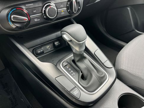 Used 2025 Kia Soul LX w/ LX Technology Package FWD image 39