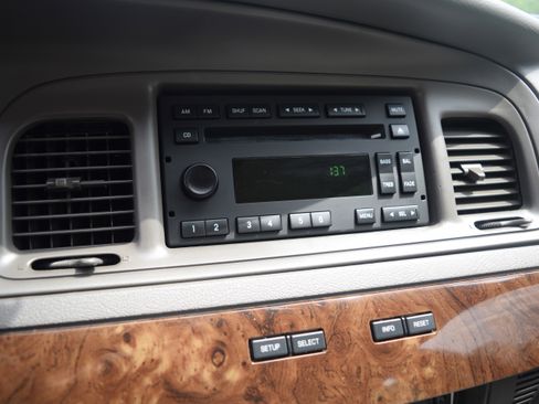 Used 2011 Mercury Grand Marquis LS RWD image 9