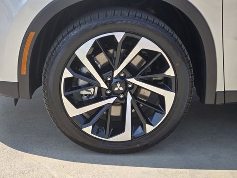 New 2025 Mitsubishi Outlander SE image 8