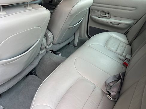 Used 2002 Ford Crown Victoria LX RWD image 12