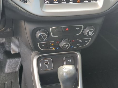 Used 2021 Jeep Compass Latitude image 20