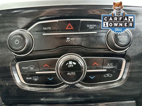 Used 2019 Chrysler 300 Touring w/ Sport Appearance Package image 17