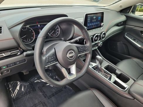 Used 2024 Nissan Sentra SR w/ SR Premium Package image 18