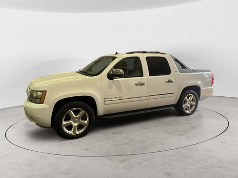 Used 2011 Chevrolet Avalanche LTZ RWD image 3