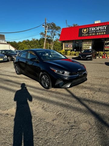 Used 2024 Kia Forte LXS FWD image 3