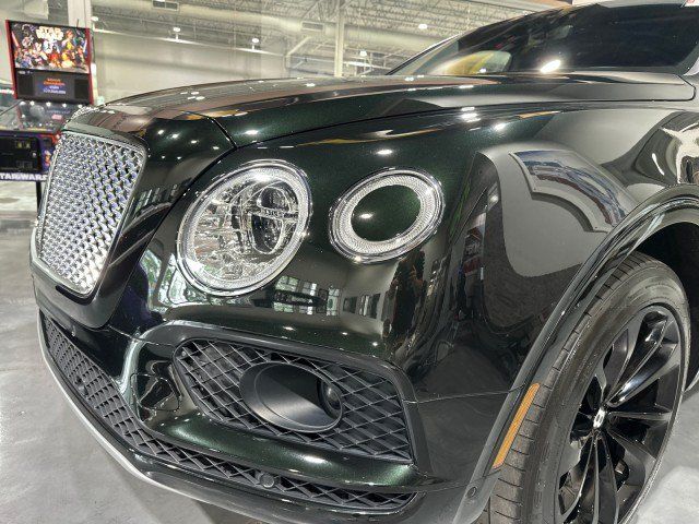 Used 2017 Bentley Bentayga AWD/4WD image 97