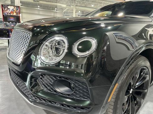 Used 2017 Bentley Bentayga AWD/4WD image 97